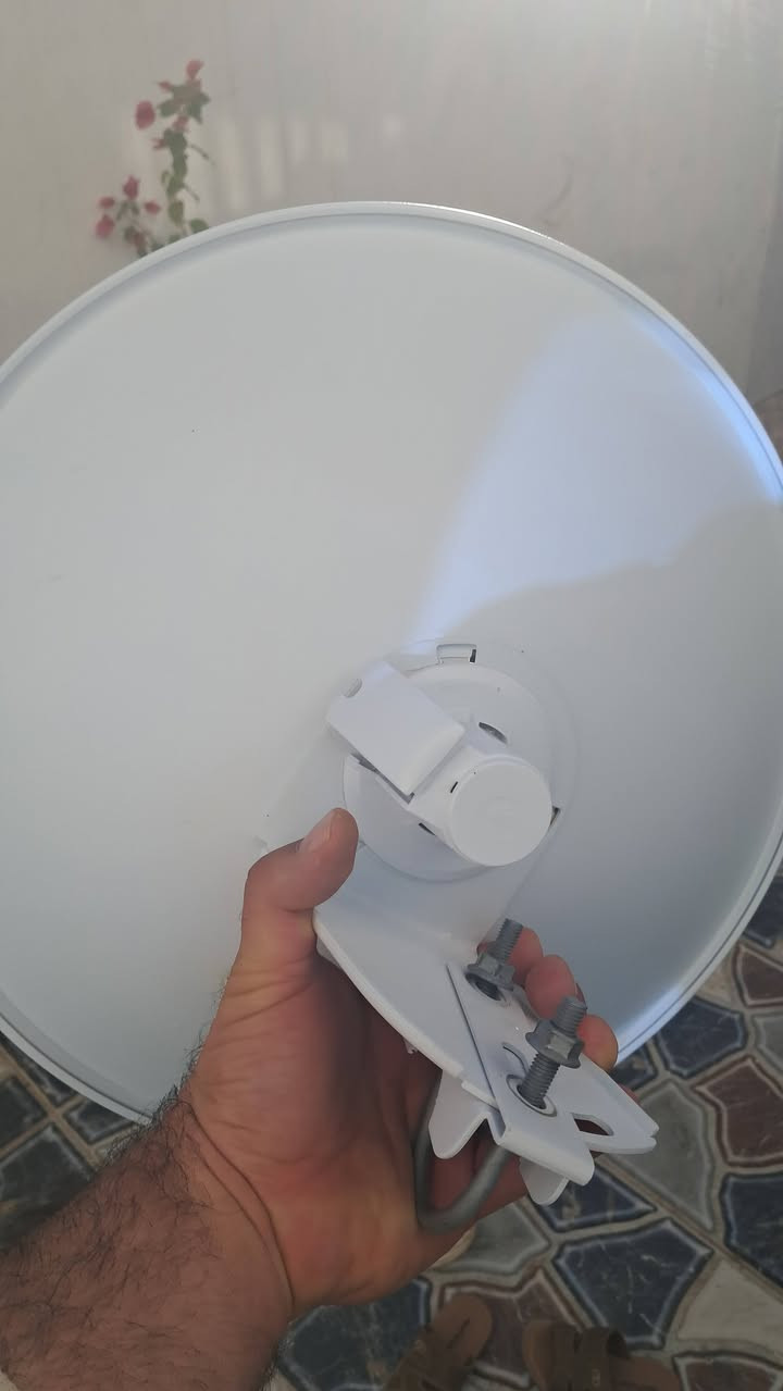 اخوان عندي هذا النانو اشتريته قبل ٢٨ يوم ومعا واير ٢٠ متر ،، اذا يفيد احد منكم يتواصل وياية واني حاضر بالسعر ليدير بال.
***********
