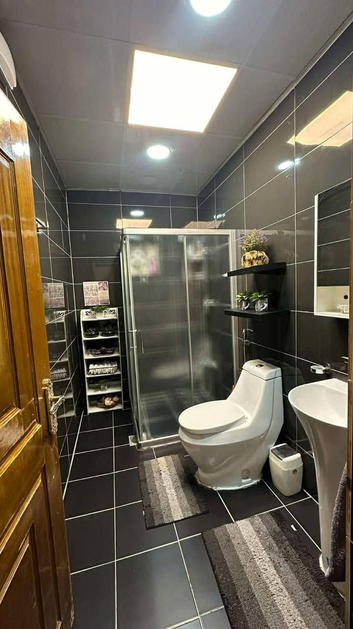 حي الاعلام العمداء 

طابقين بناء جديد ارضيه مرمر

طابق لاول

صاله ومطبخ وحولي غرفت نوم خدمات 

طابق الثاني

 عدد الغرف 3نوم وخدمات  

ملاحضه لبيت ينباع معه لااثاث سعر 460اوقابل للتفاوض

اتصال ع ارقام 

***********

***********متوفر واتساب
