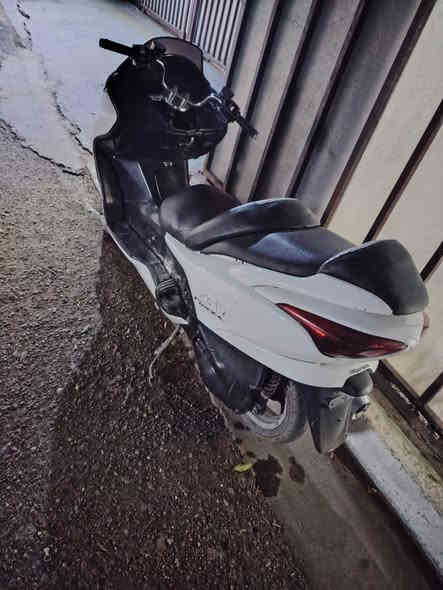 فورزه 8 0 كامله للبيع سعره 700وبيه مجال مكان بغداد الطالبيه  رقم ***********
