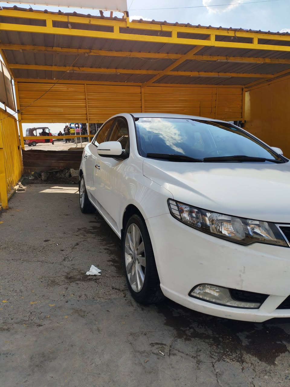 فقط مراوس بفورتي موديل 17 او 18 
سيراتو 2013 خليجي كلين ماعدا نص باب خلفي صبغ اثر طخة كلش بسيطة والباقي كلة كفالة سيارة  جديده جدا  رقم بغداد  بأسمي وهزة جديدة وتخم تاير جديد وصدر جديد


**إذا كنت صاحب هذا الإعلان وتريد حذفه لأي سبب، رجاءا أرسل رسالة إلى الدعم الفني**