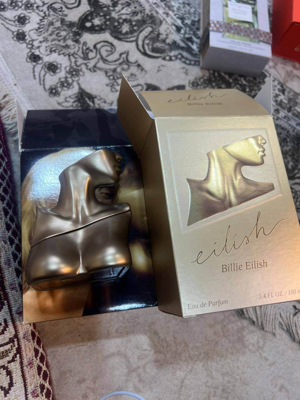 عطر ( #بيلي_ايليش ) من اجمل العطور النسائية
العطر مستخدم رشات و يستحق التجربة 
السعر 70 الف مع التوصيل لكل المحافظات
للتواصل خاص او واتساب ***********
