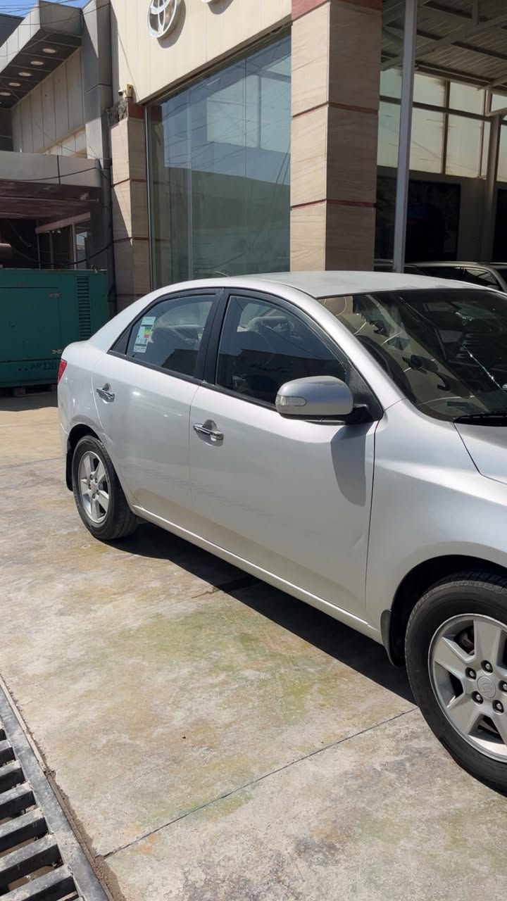 السلام عليكم سيراتو خليجي موديل 2009 السياره جاهزه من كل نواحي صدر تبريد كير مكينه مابيه اي نقص بيه شويه من لبنيد اقل الشبر بس لباقي لكشر كله كفاله السياره باسمي تحويل ثاني يوم رقمها بغداد الجديد السعر (85) ***********
