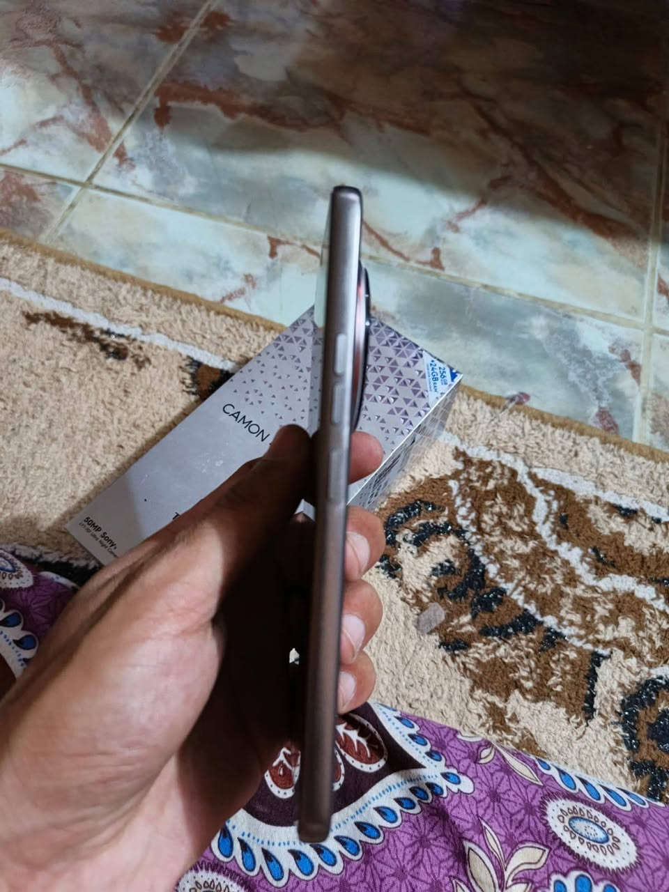 السلام عليكم
تكنو كامون 40 بريمير 5g جديد استعمال  

مواصفات الجهاز
شاشة بدقة 144 هيرتز 1.5k
معالج ميديا تيك 8350 بدقة 4 نانومتر
كاميرات ثلاثية بدقة 50 ميكا بكسل مع عدسة تقريب جيروسكوب
ذاكرة 256 رام 12+6
يشغل ببجي 120 فريم
يحتوي على زر الذكاء الاصطناعي
مقاوم للماء والغبار بمعيار ip 69 و68

الجهاز للبيع
السعر 430
العنوان الحسينيه مال راشديه 
رقم ‏‪***********
