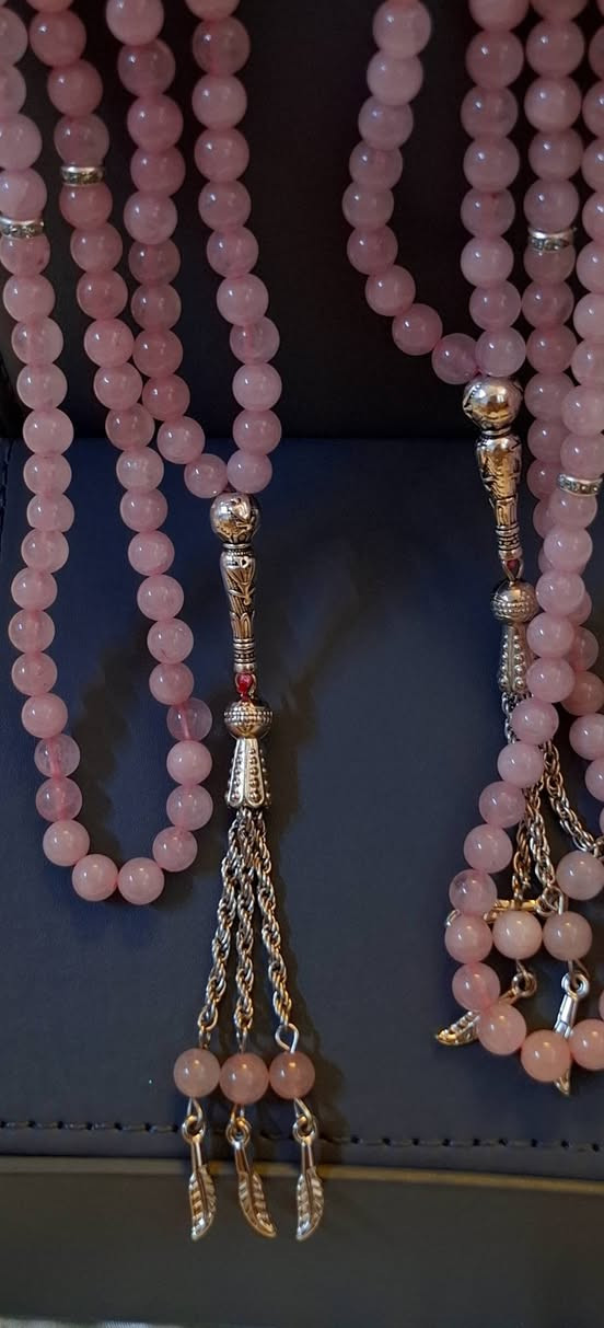 مجموعة من المسابح حجر طبيعي 101 حبه حجم 8 ملم

حجر الروز كوارتز الطبيعي 

حجر العقيق المجزع 
معروف الجزع الي يحمله يحمل من يسبح آلة بالنيابة عنه 
الروايات تكول اي شخص يحمل سبحة الجزع بأيده هي السبحة تسبح اله 

وايظآ سبحة المرجان الاحمر الكورال (مُعالج فقط اضافة لون )

سعر القطعه الواحده عرض خاص بسعر الجمله 

8,000 فقط  🔥🔥
توصيل بسماية 1,000


**إذا كنت صاحب هذا الإعلان وتريد حذفه لأي سبب، رجاءا أرسل رسالة إلى الدعم الفني**