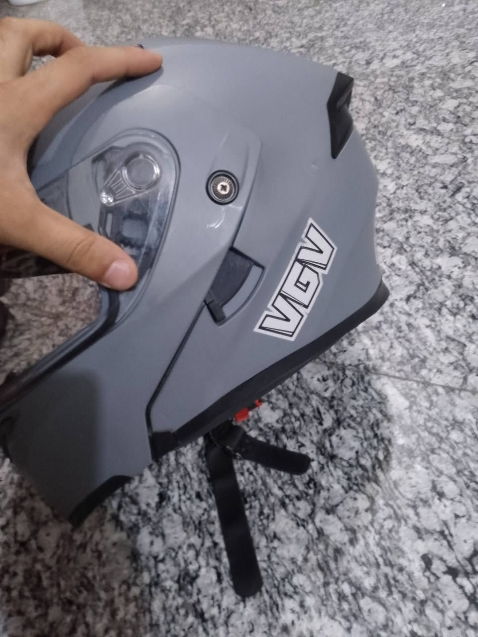 خوذة vgv للبيع فچ قلاب كلشي مابيها ب 40 وبيها مجال
مكاني شارع 40 
***********
