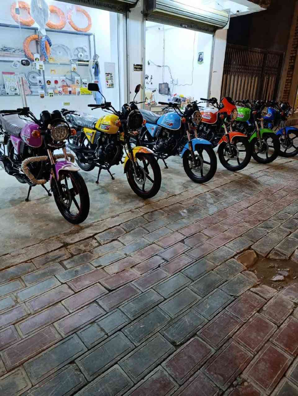 على بركه الله تم وصول دراجات دايوان اصلي و 4 كير امتياز سكنر سكنر زيرو موديل 25 صفر ليكلو سعر 4 كير 725 و ودايون 950 الاوان موجوده بصور فقط الاستفسار واتس اب *********** مكاني ديالى
