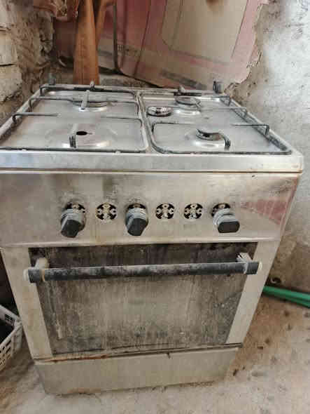 السلام عليكم طباخ جديد للبيع كلشي مابي وكلشي يشتغل بي بس متروك صارله شهر سعر 70 وبي مجال مكاني الكزيزه ***********
