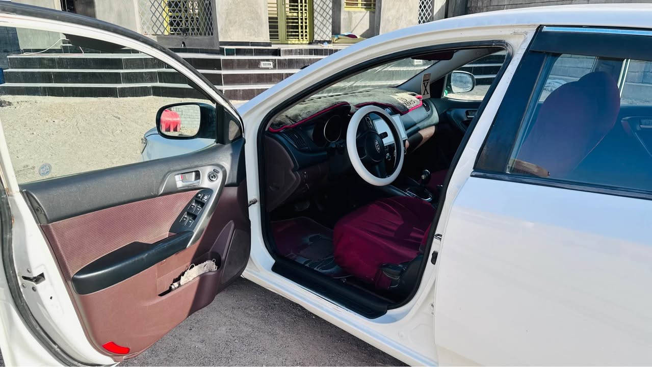 سيراتو خليجي 2011 باسمي سنويه 27 مكينه 1600خير من الله حداده تايرات كله كله جديد سياره بيه فقط بارد جاملق  الامامي الايسر والباب الخلفي الايمن مستعجل ع البيع 
رقم *********** البصرة, العراق
