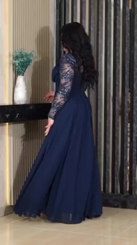 فستان نيلي • مقاس ٤٤-٤٦ • غير ملبوس