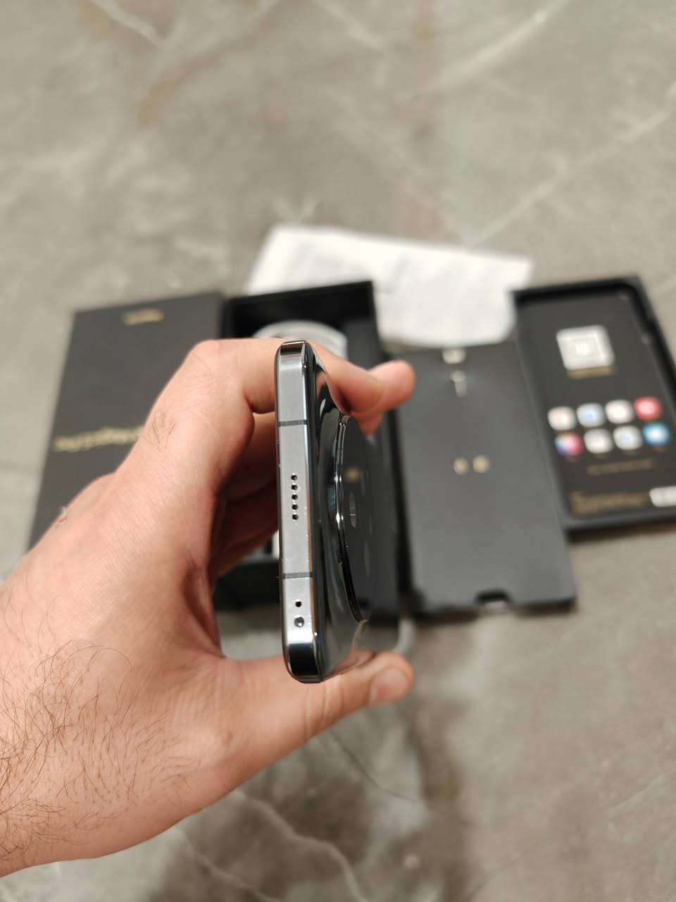 هونر  ماجك 5 برو
نظافه جيد جدا 
ذاكره داخليه 256
رام 12
دبل شريحه يدعم تسجيل مكالمات 
تحديثات مباشره خدمات كوكل 
نسخه الصين 
معالج 8gen2 
  حجم بطاريه 5450 شاحن 66 واط 
ملحقات  كامله 
للبيع سعر 460 بيع فقط
متوفر توصيل


**إذا كنت صاحب هذا الإعلان وتريد حذفه لأي سبب، رجاءا أرسل رسالة إلى الدعم الفني**