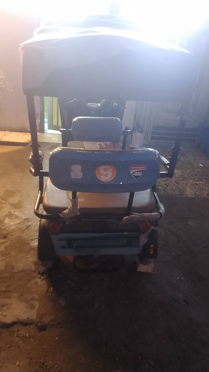 السلام عليكم تكتك شحن للبيع 3سرع بيه 6بطاريات دبل المسطره  3عجلات بيه اماكن تخزين بيه صندوك خلفي سرعه بعداد 66 حقيقي40. كلوب عالية ناصي اشاير خلفي وامامي مرتبه بيه 3ابركات امامي وخلفي بليده وبلرجل 
العنوان بغداد مدينة صدر السعر 1100 مليون و100 وبيه مجال للطيبينن الرقم،***********
