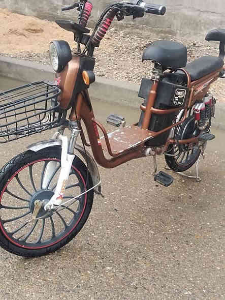 السلام عليكم دراجه شحن للبيع سرعتها 4 سرعة معدل 65 أربع بطاريات كلشي ما بيها كلشي شغال بيها 
حجم 20 للمكان محموديه حي العسكري السعر 275 مستعجل 
الرقم ***********
