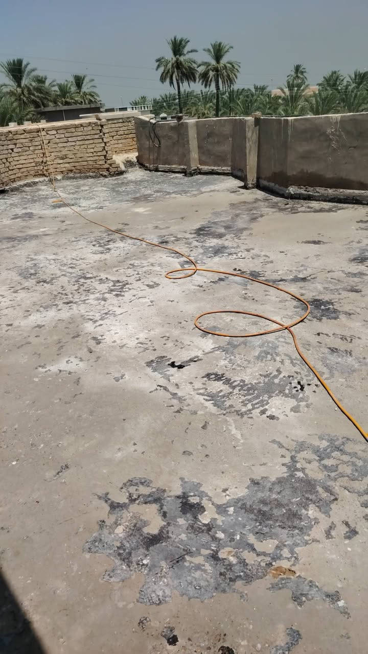 تم إنهاء عمل تنضيف السطح من الزفت وغسل وعمل ماده عازلة للسطوح مقاوم للمياه والرطوبة وعازل حراري للاستفسار على الأرقام التالية ***********او *********** ان شاء ينال اعجابكم

