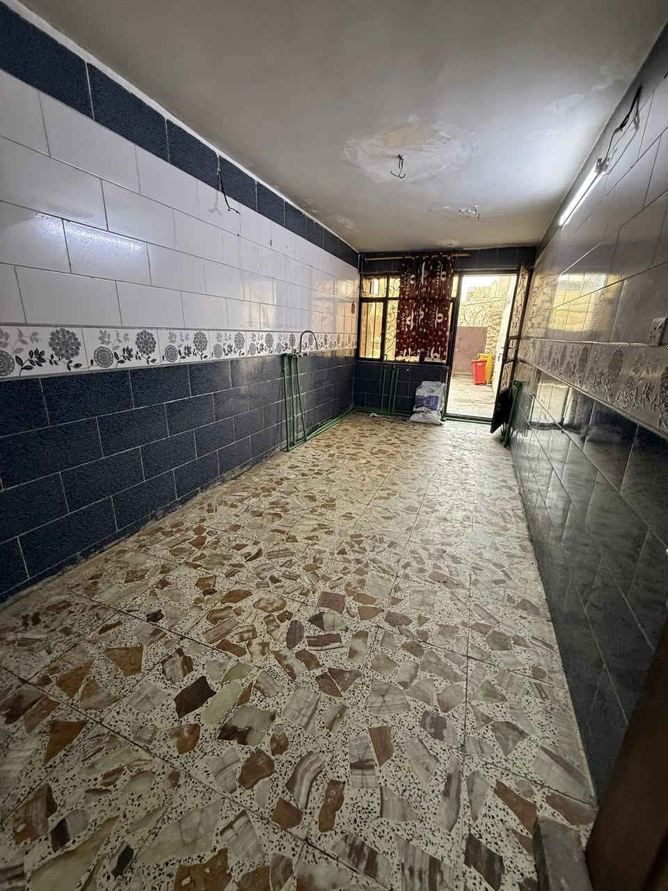 #للايجار__في__السيديه
طابق ارضي مساحه 200 متر يحتوي 

على كراج وغرفتين نوم وصاله ومطبخ وحمام 

بدل الايجار 750 الف 

للأستفسار ***********
