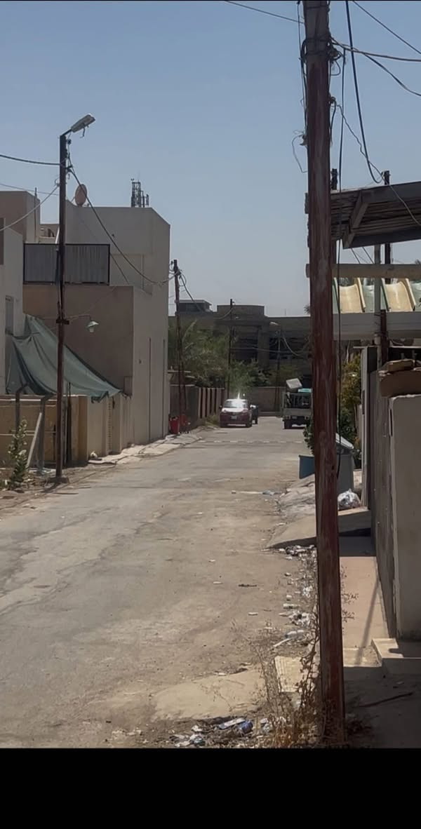 ياالله  للبيع او مراوس بيت وتنباع نصف القطعه
السلام عليكم بيت يعتبر قطعه طابو صرف مكان الدار حي البكرلي الأسواق الااولي موقعه راقي منطقه هادئه كافت الخدمات متوفره ماء مجاري شارع تبليط المشتري يكدر يسحب قرض إسكان وتكدر تسحب عليه مبادره ايضن تلقه وره المشتري أبيعك نقد او نصف القطعه سعر المتر مليون و100 الف وبيه مجال الاتصال علي الرقم ***********
