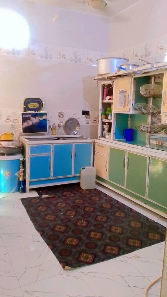 سلام عليكم بيت للبيع 3 غرف وصاله ومطبخ وديوانيه وصحيات المساحه 200م بحاوي لعباس عل شط جميع الخدمات متوفره للاستفسار عله الرقم ***********
