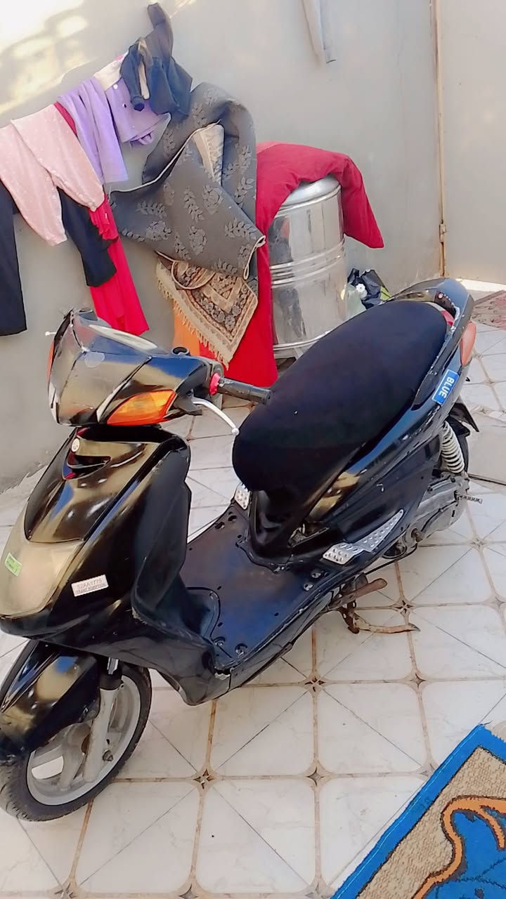 السلام عليكم دراجه سكنس نضيفه كامله عوزها بس باتري شوفت عينك سعرها 450 وبيها مجال ***********
