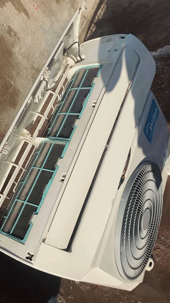 السلام عليكم اخوان سبلت للبيع نوع ميديا واحد طن بعدة جديد مستخدم قليل نظافة 90/100 مغسول وكامل كبل تشد ما مصلح السبلت ابد غاز مفول وكامل السبلت كامل مكمل مع كامل ملحقاته بواري ريمونت قاعدة وايرات السبلت مع ضمان عل فحص تجي تاخذة من باب بيتي 
السعر : 190 وبي مجال 
الموقع : بغداد شارع فلسطين 
واتساب : ***********
