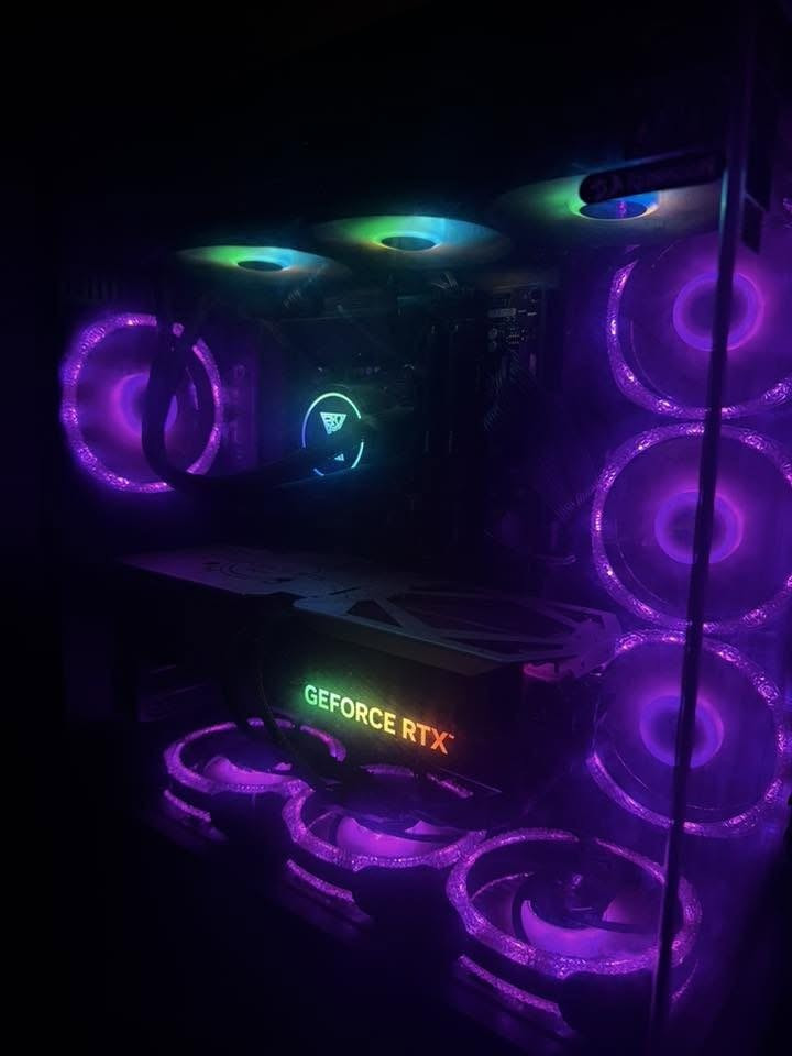 السلام عليكم 
للبيع سيت اب كامل ما عدى كرسي  

شاشة msi حجم 27 
الدقه 2K
300هرتز hz
سرعة الاستجابه 0.5ms 
ب250 الف
فالكون Ups 2000kv اونلاين جديد مصار شهرين من اخذته ب250الف 
ولا طفت الكهرباء مره لان خصخصه 
Pc 
Rtx galax 4070 ti 12G الحجم الجبير الي تجي بيه 3 مراوح 
I7 13700f
مذر بورد gigabyit B760 Gaming X
مبرد 360mml
 RAM G.Skill 32g (16*2) 4800 hz ddr 5 
Ssd 1t 
Power Supply: msi 750 gold
وندوز 11 برو 

الpc قويه و مال كلشي العاب و تصاميم 
و دقه و فريمات فول 
طبعاً بل كيس اكو 7 مراوح و 3 مال مبرد و 3 مال كارت المجموع 13 مروحه و مبرد مائي يعني انسى الحماوه 
الكراتين مموجوده بحكم ماعندي مكان احتفظ بيها 
ميز pc حرف L و بيه rgb سعره 125 

ماوس لوجتك x pro super light 2اخر اصدار سعره 75 
هديه كيبورد ريزر الصغير 40%  و سماعه هايبر اكس كلاود تو 
و اني اصلاً ما العب غير رينبو فه لعبي جان بس رينبو و الحاسبه على ايدي لا شتريتها مستعمل ولا شي بس بعد اريد اعتزل وقت ماكو 

السعر النهائي مليونين و 800 الف و بيها مجال بسيط جداً حق الجيه فقط ابيع كامل 

مكاني شارع فلسطين 
رقم ***********
