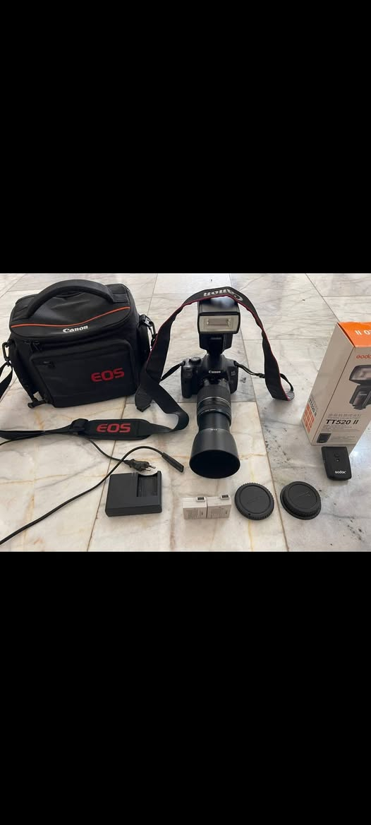 سلام عليكم لبيع  كامره كانون دي 700 كامره نضافه 100/100 كامره فول استعمال قليل هاذه رقمي مكاني بابل ***********
