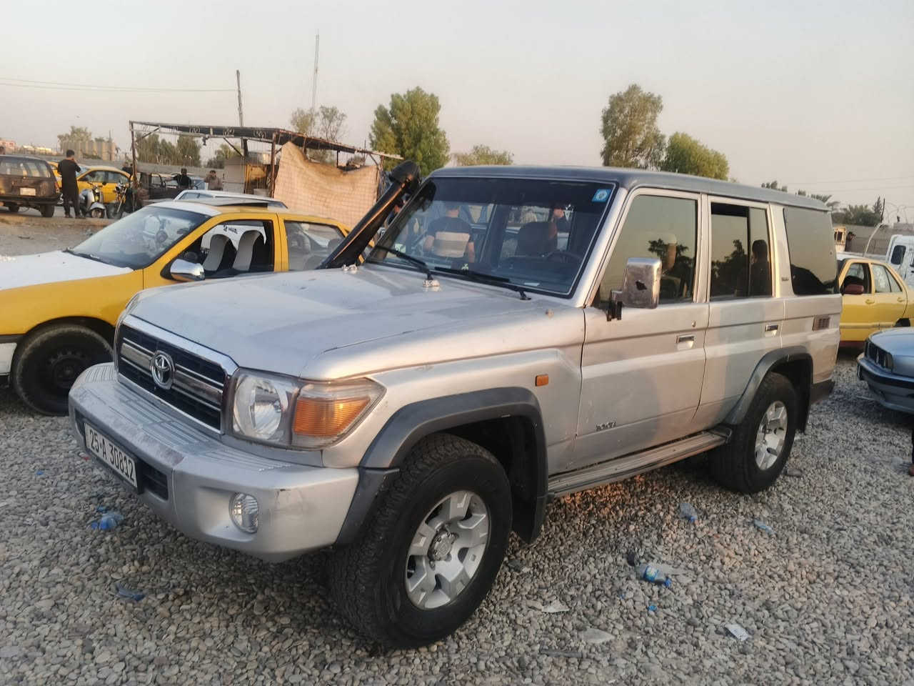 لاندگروز محدث 14
موديل 91

محرك گير بطه تبريد ويه سويج 

ترايك بصره سياره جاهزه 

رقم كركوك مشروع وطني..

تحويل وكاله...

اي نقص مابيها 

بيع او مراوس حسب القناعه....

سياره مال مطارده وصيد وبرراي...

سعرها 85ورقه وبيها مجال بسيط...

الشراي يتصل ***********...
