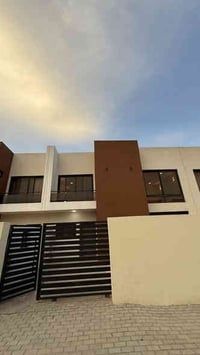 مجمع داماك • ساحة عباس بن فرناس • ٣ غرف