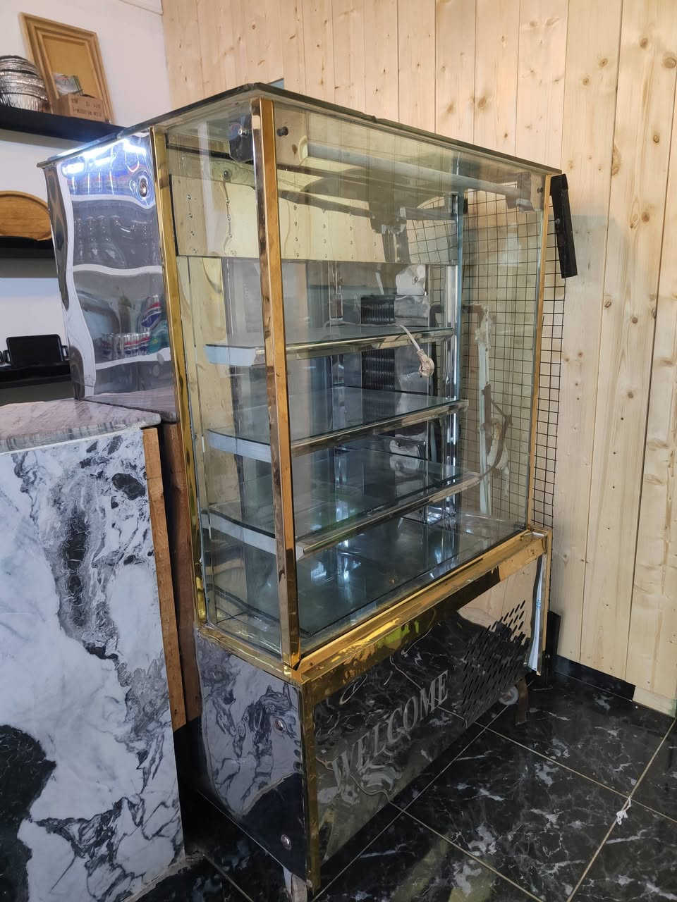 للبيع عارضة مقبلات وكيك بسعر مناسب
اقتصادية وعملية نظيفة تبريد قوي للتواصل عبر الخاص او الرقم ***********
