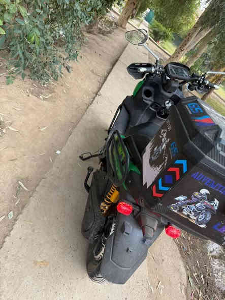 للبيع وحش الاباتشي ٢٠٢٥
ماركة هيونداي جداً عالي مستخدمة قليل اخت الجديدة مابيهة نقص ترايهة زيرو دراجة قوية ورزنة وعتمادية طستهة ناعمة دبلات عالية جبلية 
٦ بطاريات مسطرة اكبر حجم للبطاريات ٤٠ امبير تمشي بالشحنة الوحدة ٧٠-٨٠ كيلو 
ملف ضخم ٣٠٠٠واط ينطي سرعة ١٠٠ حقيقي+شلعة جداً نشطة كير٤سرع ونضام الرجوع للخلفR
نضام APS للبريك بالاضافة الى بريكات هايدروليك امامي خلفي 
نضام انارة فولled لايت امامي زنون عالي ناصي جداً قوي + سكن لد ابيض  شاشة ذكية لضهور الاعطال وقياس الفولتية ونسبة الشحن بيهة بوكس اصلي عازل للحرارة قوي ومساحتة جبيرة وبي قفل 
شاحنة بلاديه مالتها
💵السـعر مليون و300 وبيها مجال
📍مكاني بغـــداد / قضاء الطارميه 
📞واتساب ***********
