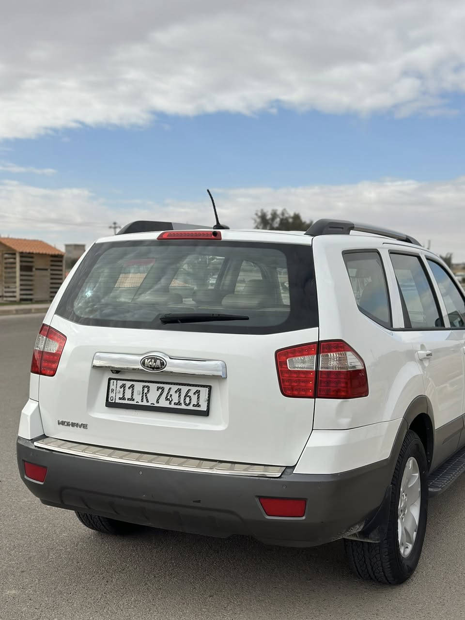 السلام عليكم 
مهافي (2014) خليجي مكفوله كفاله عامه من كلشي بيها رصعه فوك البكلايت فقط ماشيه (132) كيلو متر (V6)  رقم بغداد الجديد تحويل مباشر 
فول مواصفات
بصمه ابواب 
بصمه تشغيل 
فتحه سقف 
كشنات كهرباء
كشنات جلد 
7راكب 
3قطع تبريد 
صندوق شفط 
زراك لايت 
كامره خلفيه 
حساسات 
تحكم ستيرن جهتين 
تبريد شاشه 
وموصفات المخافي معروفه السياره جديده تخم تاير جديد 
السعر//169. ورقه وبيها مجال بسيط
للاتصال//***********
***********
