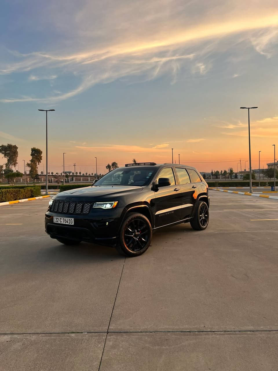 السلام عليكم
جيب موديل 20 بلاك توب فول مواصفات 

السيارة مكينة كير كفالة 

المواصفات : 

فتحة ( سلايد روف ) 

كشنات جلد 

ردارات جانبية

كشنات خزن 

كشنات تدفئة وتبريد 

ستيرن تدفئة 

جنطة كهرباء 

نقطة عمياء 

وباقي مواصفات الجيب المعروفة 
***********
