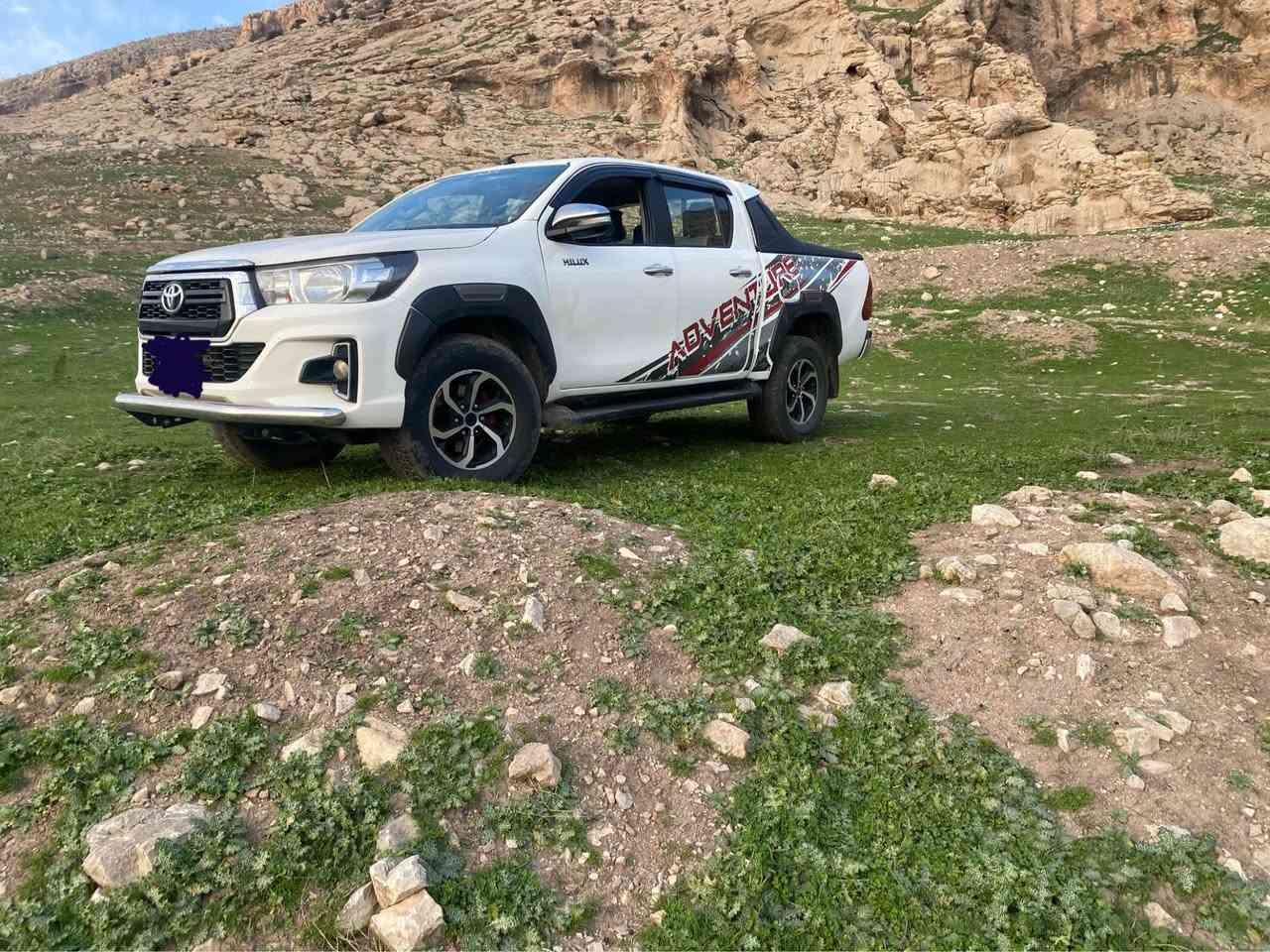 هايلؤكس ٢٠١٦
توئته هالؤكس  ٢٠١٦ پارچه ره ش ره قه م شانسى كؤسه ره ى لى دراوه نوى ناكريته وه  
سه ياره كه كراوه ته  شكلى كراوه ته ٢٠٢١ ى ٦ پستؤن  گيروو مه كينه ى برغى  لى بانه دراوه   ده بل اكسل و هه موو گيانى به شه رته تايه ى نوئيه
 *********** سوران, أربيل
