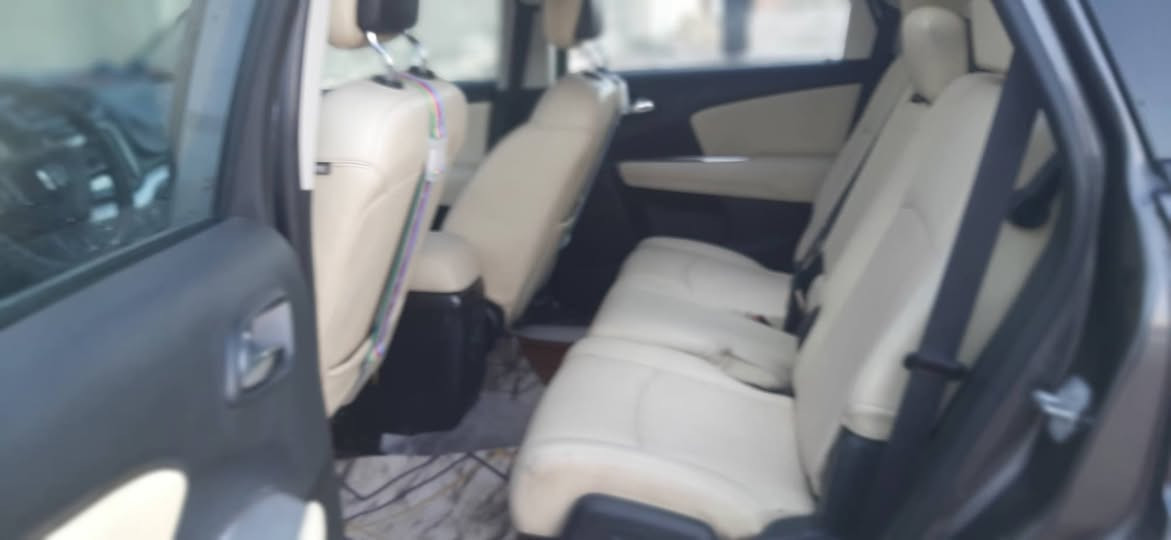 جورني ٢٠١٨ لون فيلي الرقم مشروع وطني تداور ثاني يوم السنويه باسمي لغاية ٢٠٢٨ الضرر تبديل بنيد بلاد وخشم الجاملغ كشنات والكاعيه مغلفه سته سرندر ويل ١٩ كروم ماشيه ٧١ الف كيلو متر السياره بلاد ما مفتوح بيه اي شي ولاينقصه شي بصمه تشغل وابواب فور ويل السعر ١٥٥ ورقه يوجد مجال لتفاوض عل سعر رقم الموبايل ***********
