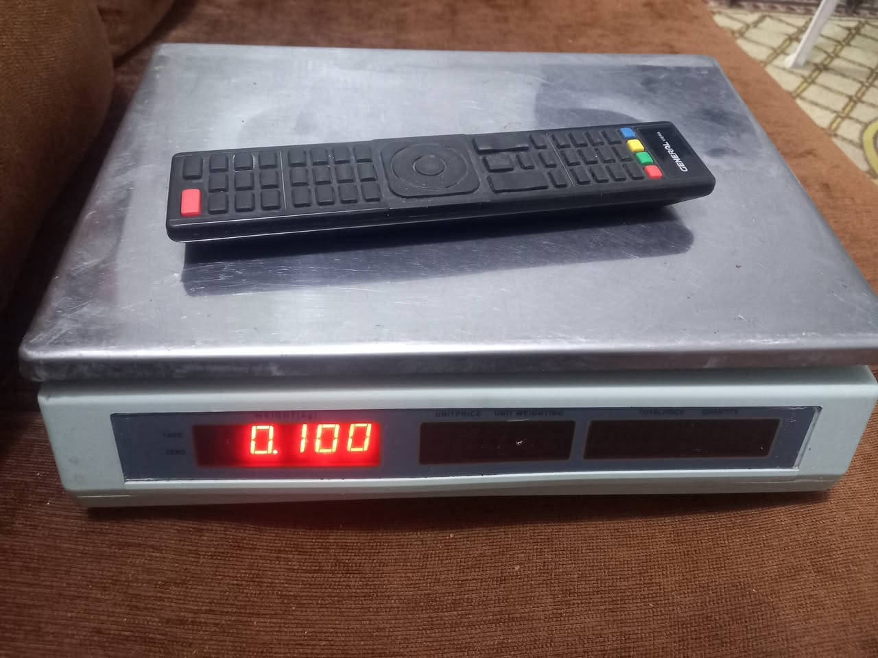 ميزان حساس مع شاشة امامية وخلفية وحساب السعر والمادة معا استعمال قليل السعر ٤٥ ألف مع مقطعين ستيل السعر ١٠ الاف الاتصال *********** ابو يوسف
