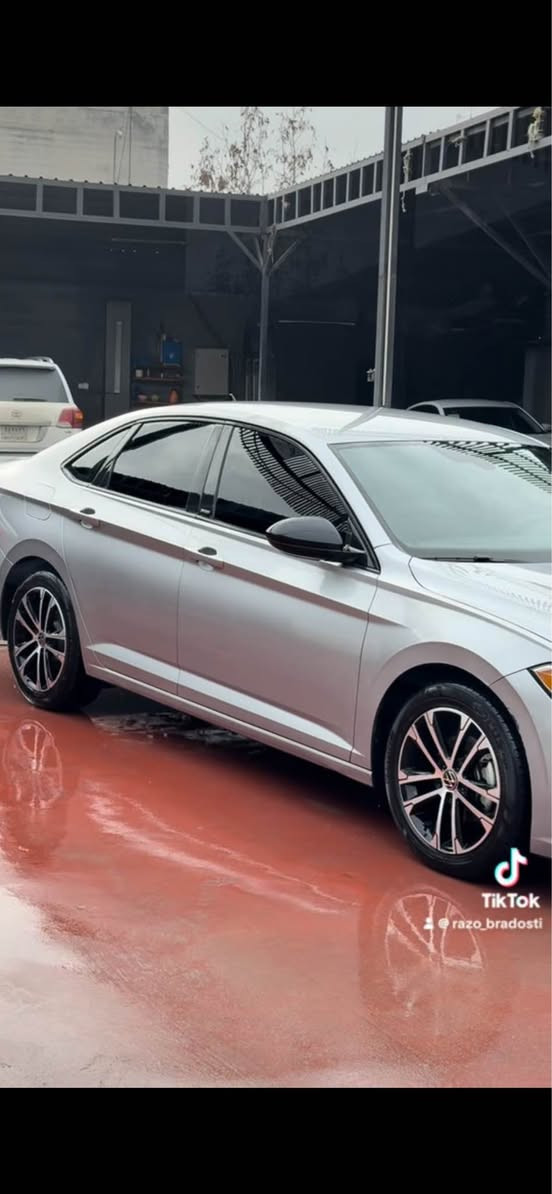 Jetta 2023 جیتا ٢٠٢٣
مواسەفاتی s سپۆرتی گێر عادیە 
بۆیاغ تەنها ٢ بست لە لێواری بۆنید هەیتی بێ ناوگرتن هیچی تری نیە 
رادیتەر و لایت و هەموو شتێکی بیلادیە بە شەرت
ژ.مۆبایل   *********** أربيل, العراق
