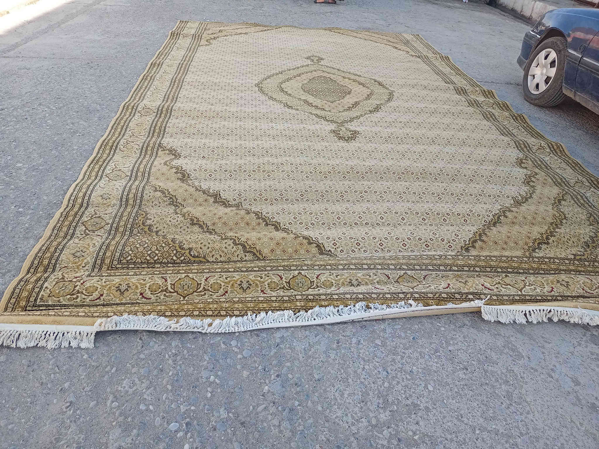 سلام عليكم فرشات للبيع واحده 6طول عرظ 3 واحد اربع طول عرظ 3 ومدات هم للبيع شلع 50 رقم تلفون *********** عنوان كركوك حي الحجاج
