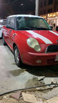 ليفان ٣٢٠ للبيع رقم بغداد بأسمي ماشية ٧٧ وعطل الكيج قبل شهر الجنطة عطل...