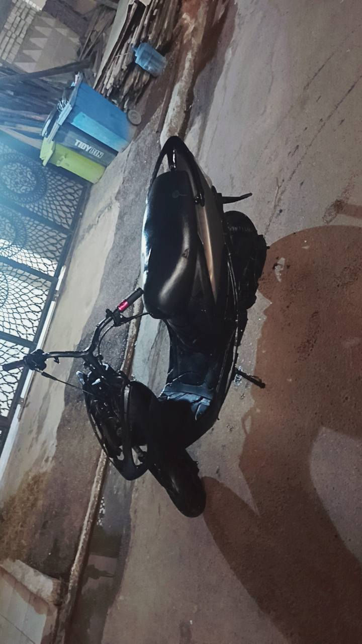 دراجه ماكس للبيع مكينه كلش ناعمه ونضيفه تجي تشوفهة دراجه محتاج آلهة بس كفرات وتعديل 250 ألف وبيها مجال بسيط مكان بغداد حي العامل متواجد واتس إب ***********
