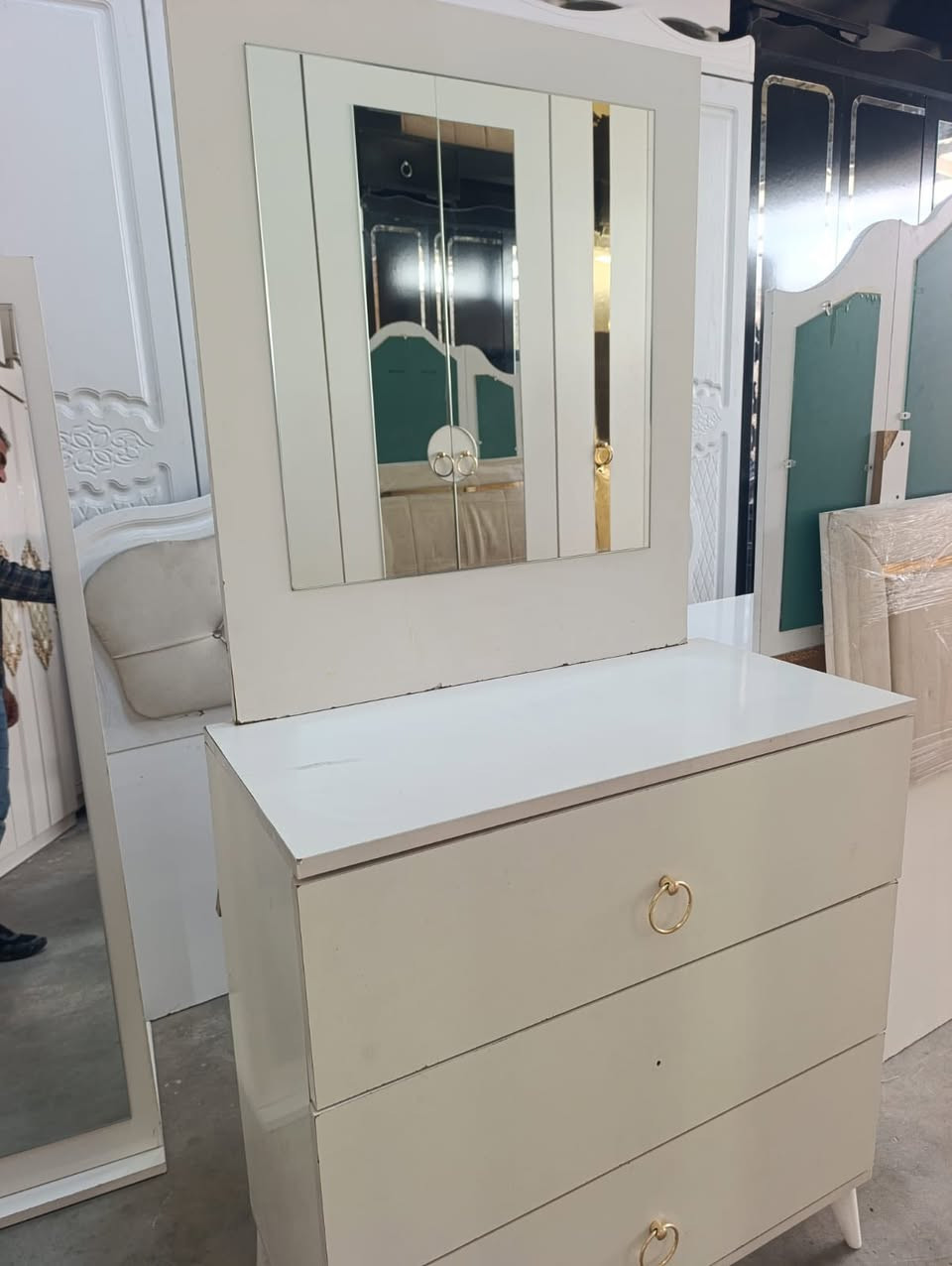 غرفه نوم تركي مستعمله خمس قطع نظافه 100/100 واتساب ***********
