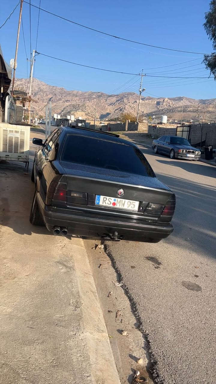 بيئم موديل 93فول به ناخومه فه حس و هه زه نو بي ليدران نيه به لام لو جواني عام سبوغ كراوه نرخ 95كه ميك معامله لوزانياري زياتر تيل بكه *********** دهوك, العراق
