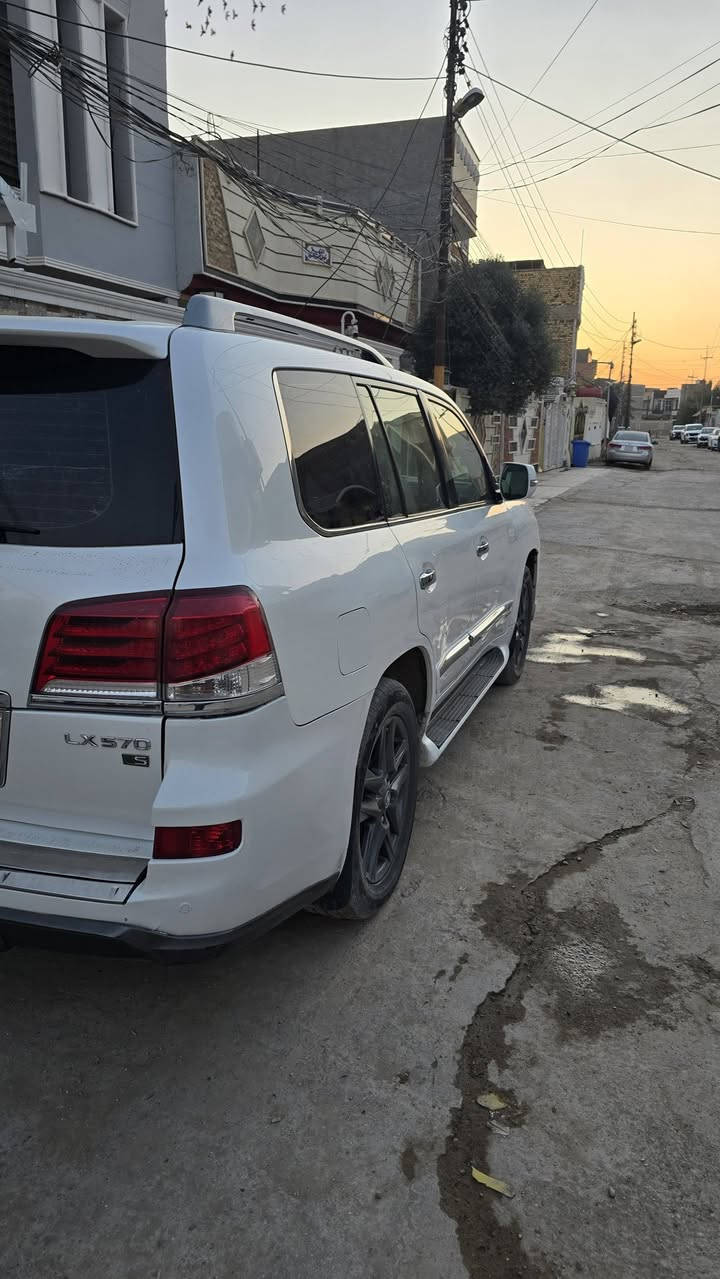 سلام عليكم لكزز 2014 للبيع سبورت فول الفول مواصفات ميحتاج اسولف عن مواصفات سونار مرفق مع الصور  سعره 395 اذا اكو مراوس ابجيب 23 مكان السياره بابل
للاستفسار 
***********
