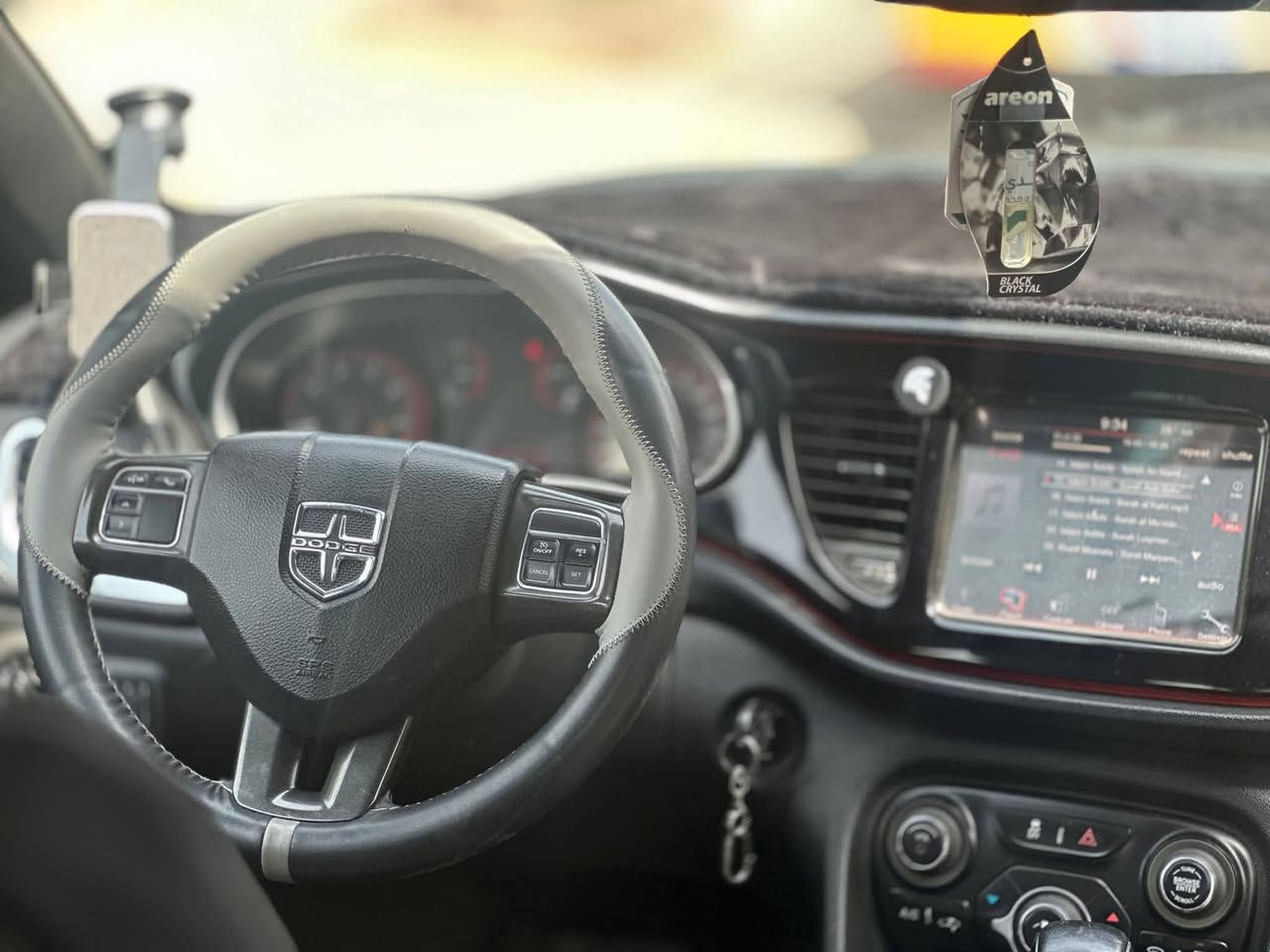 سلام عليكم اخوان
دوج دارت ٢٠١٥ مكينه ٢٤٠٠ sxt 
سياره جاهزه بدون نقص سنويه باسمي
هزه جديدة
سنويه جديدة
السياره بيه قطع صبغ مال شخوط
وبيه معجون مال طخه يم باب خلفي فقط
تقريره من امريكا كلين وصور وتقرير عندي
اريد مراوس بكيا بيكانتو
رايده ٨٣ ورقه


**إذا كنت صاحب هذا الإعلان وتريد حذفه لأي سبب، رجاءا أرسل رسالة إلى الدعم الفني**