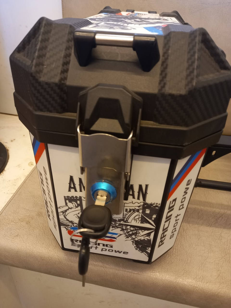 جنط جدد غير مستعملات نهائي والاكسر والازلغ حلوات قياس وسط ماعندي فيتة اقيسهة يرهمن على اي دراجة من الفورزة الى السكاي والسلفر ونج جميع الدراجات حتى سكنس ماكس بيسي اكس كاملة جيب وشد ماخذهن اب١١٠ انطيني بال يرظة بي الله خلي ابالك كارتونة ماشادهن اشتريتهن وبعت الدراجة المكان بسماية المجمع المراسلة الخاص متوفر


**إذا كنت صاحب هذا الإعلان وتريد حذفه لأي سبب، رجاءا أرسل رسالة إلى الدعم الفني**