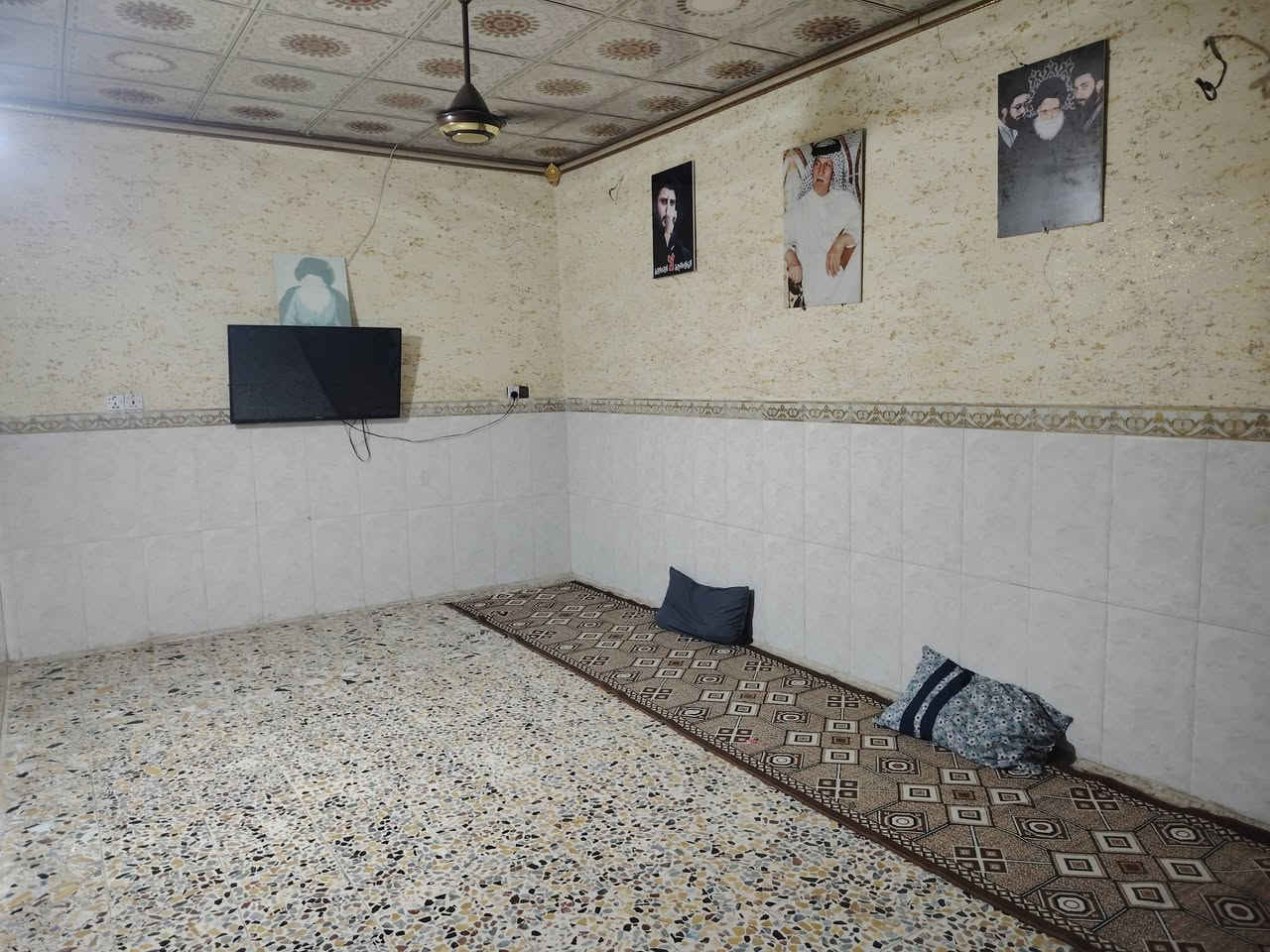 بيت البيع ميسان حي الكرامه قرب مستشفى التركي شارع ناصر ابو الباله مساحته 200 غرفتين مطبخ استقبال صاله وممر وساحه كبيره +محل
اي استفسار عله الخاص اول عله هذ الرقم ***********
