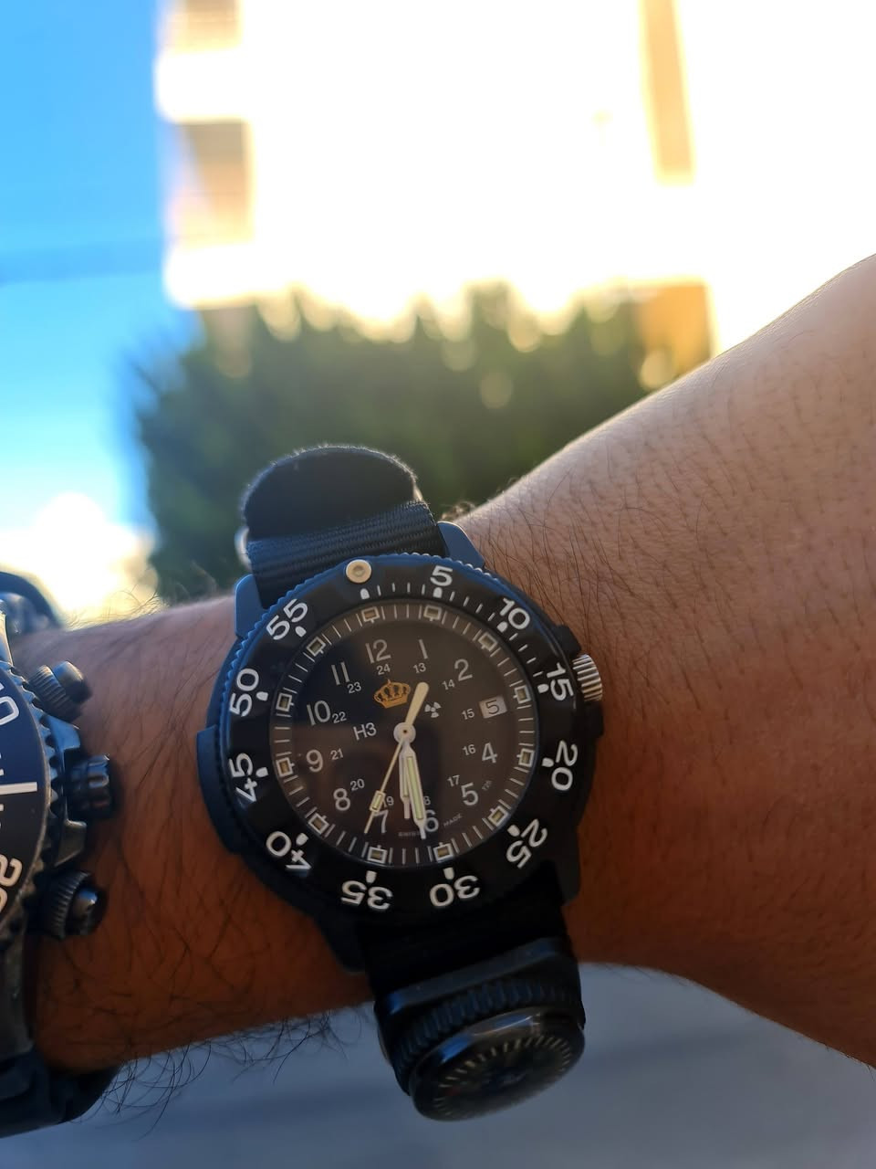 👑🔥👑 TRASER LIMITED EDITION SWISS MADE 🇨🇭

– إصدار خاص | إهداء ملكي مميز 👑🔥

⌚️ ساعة فخمة بهوية عسكرية راقية… تصميم يجمع بين القوة، الدقة، والفخامة الملكية👑👑

✨ المواصفات الكاملة:

🕰 الحركة: كوارتز سويسري – دقة عالية واعتمادية قوية 🇨🇭
📏 الحجم: حجم مثالي يعطي حضور قوي على المعصم 
🧭 ميزة فريدة: بوصلة مدمجة على السوار – لعشّاق المغامرة 
🎯 التصميم: عسكري تكتيكي فاخر + عرض 24 ساعة لقراءة دقيقة
🌙 الإضاءة: إضاءة ليلية قوية (Luminous) – رؤية واضحة بالظلام
🧱 الخامة: هيكل متين مقاوم للاستخدام القاسي
🎽 السوار: NATO Strap نايلون عالي الجودة – مريح وثابت

👑 إصدار LIMITED EDITION 
👑 إهداء ملكي يعطيها قيمة وهيبة مختلفة
👑 قطعة نادرة تلفت النظر من أول ثانية

للبيع بسعر مغري🔥🔥🔥
 والله يبارك لصاحب النصيب 🌹❤️🌹

للتواصل على الخاص او على الرقم التالي 0795472588

✨️⌚️يرجى متابعة الصفحه لكي يوصلكم كل ما هو جديد ✨️⌚️


**إذا كنت صاحب هذا الإعلان وتريد حذفه لأي سبب، رجاءا أرسل رسالة إلى الدعم الفني**