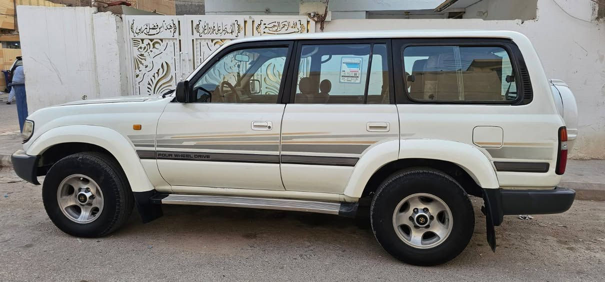 السلام عليكم لاندكروز موديل GXR1997 مكفول كفاله عامه كشر وكير اوتماتيك بلاد لوكير اكسلات محرك 24تبريد تدفئه كل شغال سوناره سياره موجود رقم مميز ‏‪***********‬‏
