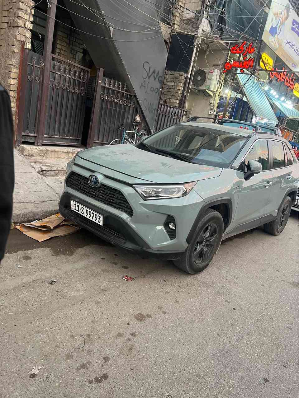 سلام عليكم
تيوتا راف 4  هايبرد موديل 2021 لون مميز ماشيه 67000 كيلو متر وارد امريكي داخله بدون حادث هنا صار بيها حادث جاملغ خلفي انصبغ و بابين وجاملغ امامي و بنيد تبدلن ونصبغن يعني 5 قطع  بدون دواخل الصبغ بيها تصليح بل شاصي الايمن تصليح مو كص والسونار مرفق بل منشور السعر 175 بسعر سبورتج العنوان بغداد حي الجامعه *********** 
الي ميعجبه المنشور يصلي على النبي بغداد, العراق
