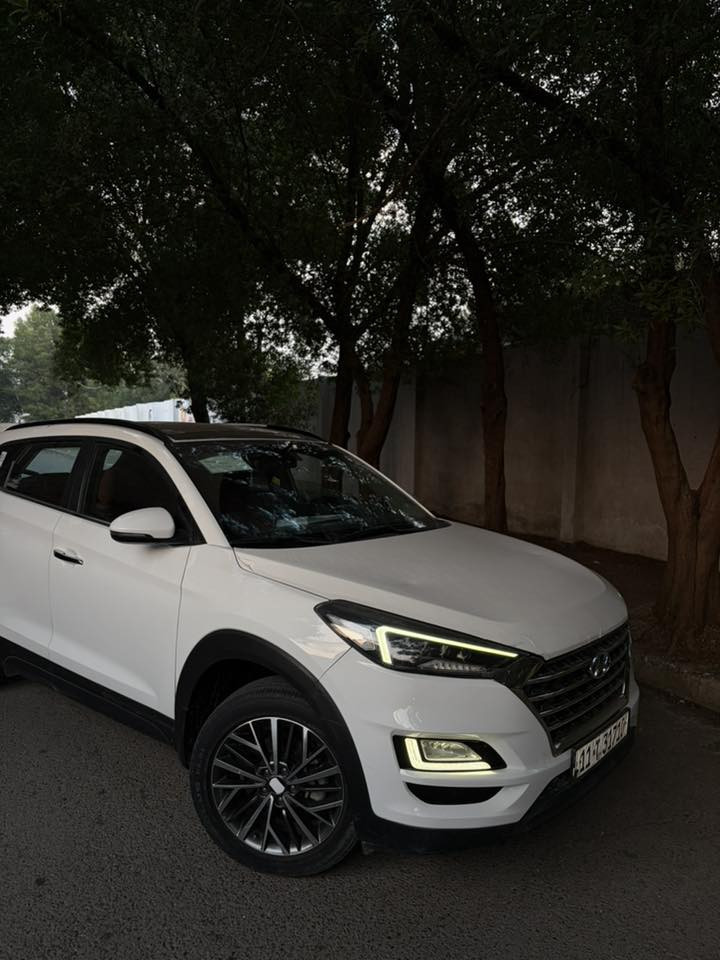 السلام عليكم 

توسان ٢٠١٩ خليجي 

ماشيه ٥١

فول مواصفات 
بصمه
بانوراما
كشنات كهرباء
تبريد قطعتين 
شاشه كبيره 
مثبت سرعه
مود درايف
مرايه شفط
بيها صبغ ب البنيد شويه والدعاميه الخلفيه وصور السونار ب المنشور 
مكان السياره بغداد 
السعر ١٨٧ ورقه وبيها مجال
***********
