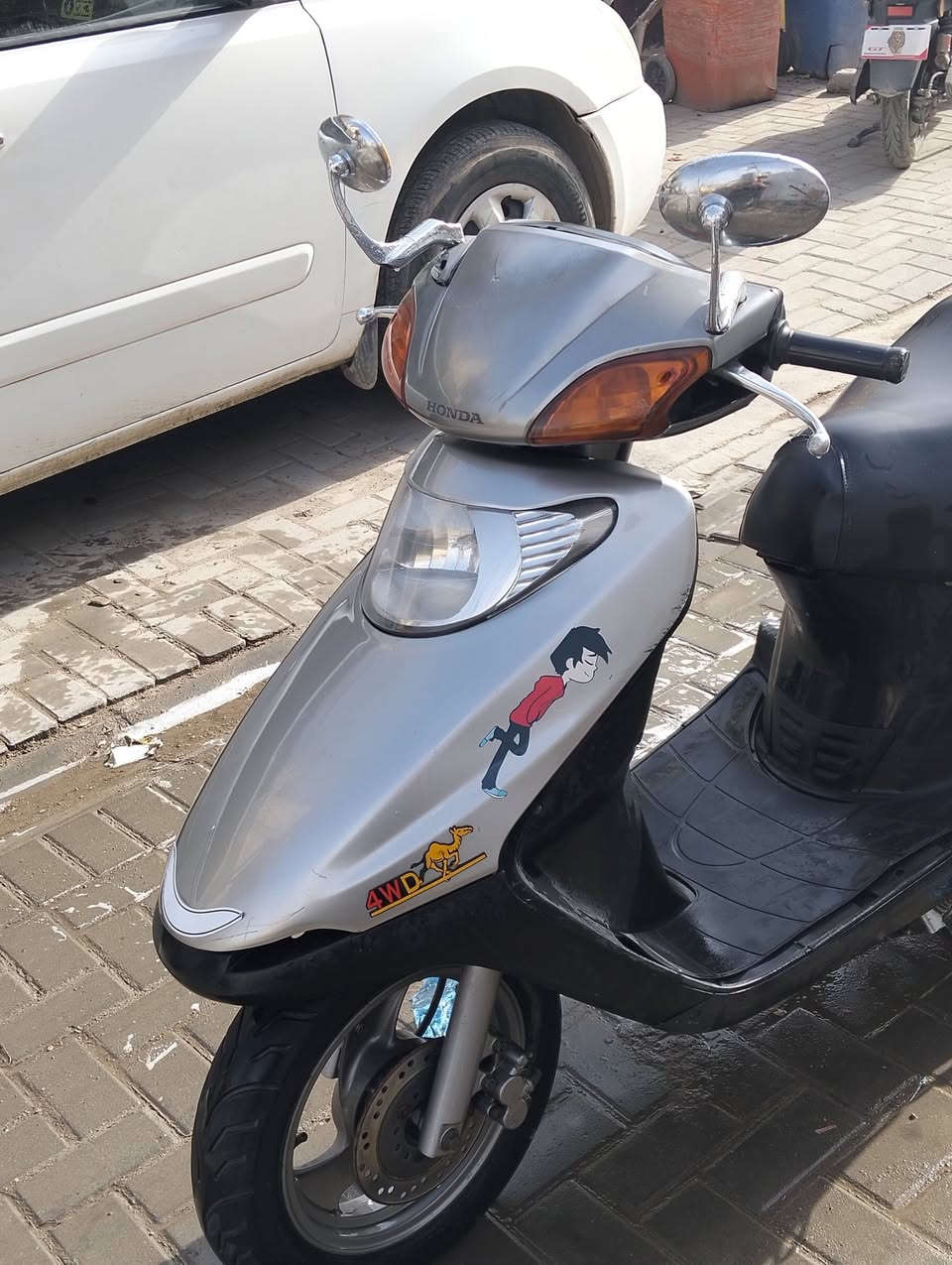 السلام عليكم 
سبيسي ياباني 

اكرر ياباني 

مكينه ما مفتوحه جيب أي فيتر وياك وافحص 

عداد سرعه شغال كيج بانزين شغال 

بريك امامي خلفي 
تاير امامي خلفي جديد 

كهربائيات كله شغاله 

مكينه لا تبخير ولا تنقيص جديده بلكارتون 

اخوان الدراجه متعوب عليهه 
تجي وتشوف بعينك 

السعر 625 وبيه مجال قليل 

العنوان بغداد البياع سويب 

***********واتساب فقط 

اتصال ***********فقط اتصال
