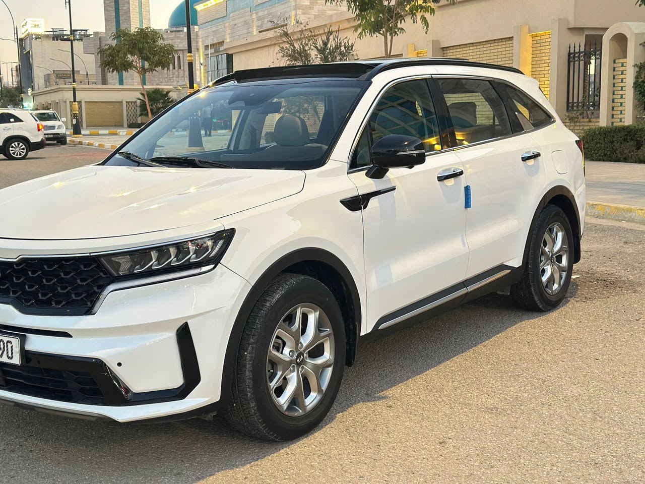 سورنتو 2021 وارد امريكي 
الحادث : مصبوغه عام اثر طخات 
بدون شواصي بدون دواخل
المواصفات : S فول مواصفات
بانوراما رادارات امامي خلفي
كشنات كهرباء وجلد
بصمه يدات وتشغيل 
كامرات 
رقم كربلاء باسمي 
العنوان كربلاء 
السعر 190$ بـيـۿـا مجال بسيط
للتواصل:***********
