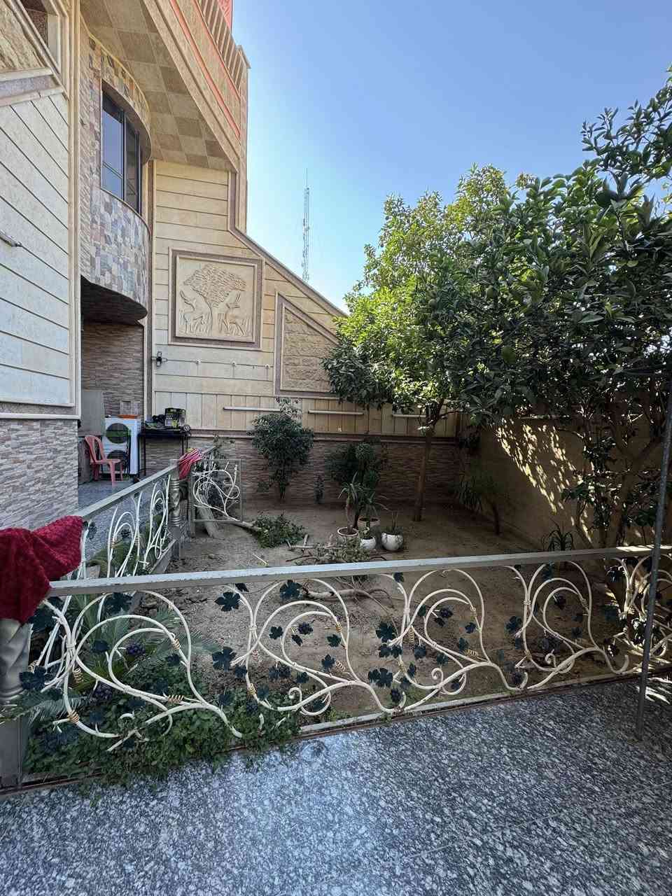 سلام عليكم محجر حديقة نقشه مثل ماموضح بالصورة طول 7 متر مع باب 1 متر والعرض 6 متر للاستفسار الاتصال على الرقم ***********
